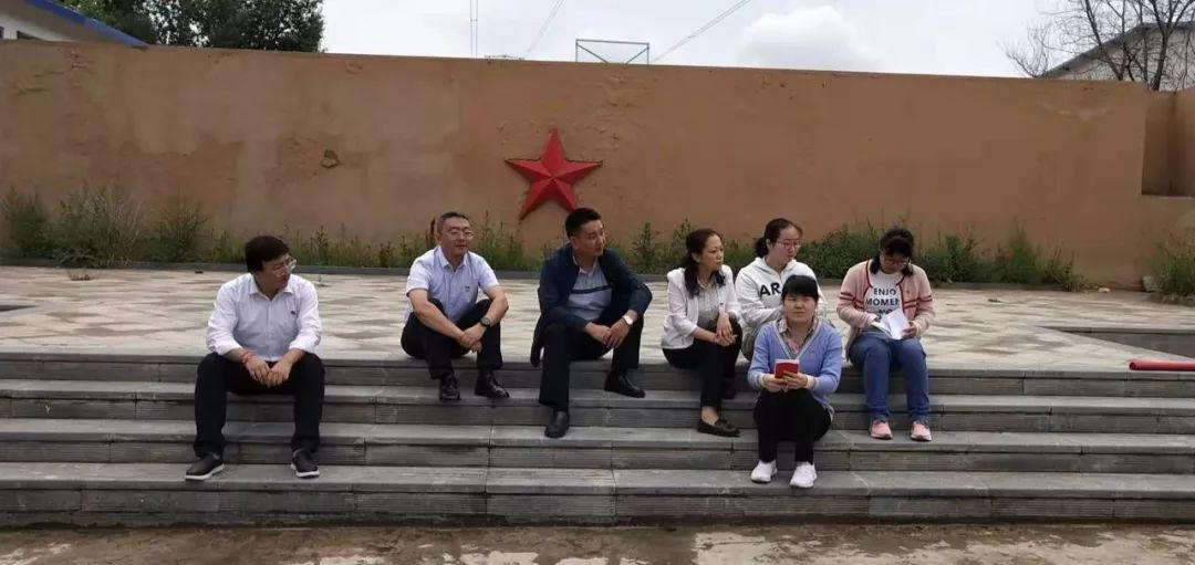 邓稼先事迹概括，一生献身于中国核事业，邓稼先，一生献身于中国核事业的传奇人物