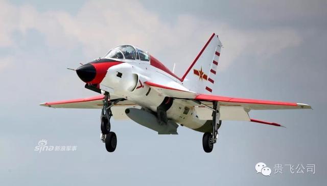 海山鹰舰载教练机，引领军事航空新篇章，海山鹰舰载教练机，军事航空新篇章的领航者
