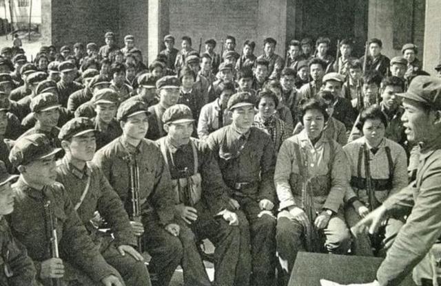 八一勋章与特等功，究竟哪个更为卓越？，八一勋章与特等功，究竟哪个荣誉更为卓越？