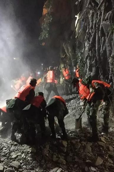 关于今天北京发生8级地震的视频传闻与真相解析，北京地震传闻揭秘，今日传闻的8级地震真相解析